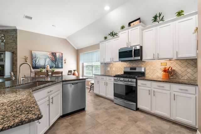 2204 Golden Laurel Drive, Conroe, TX 77304