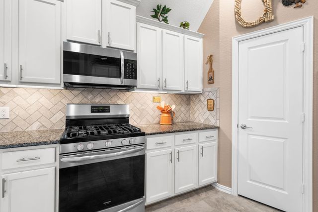 2204 Golden Laurel Drive, Conroe, TX 77304