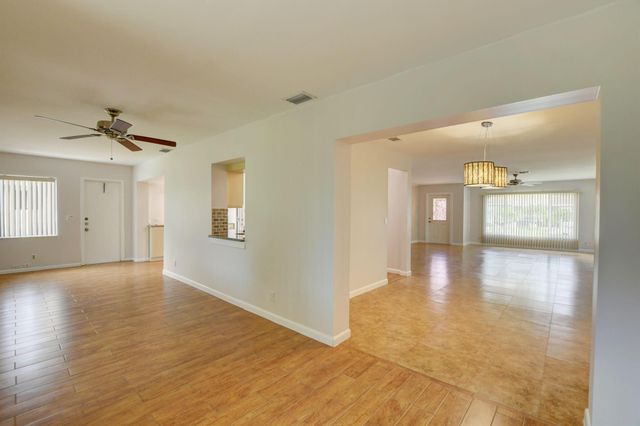 6347 Country Wood Way, Delray Beach, FL 33484