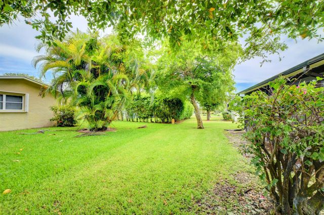 6347 Country Wood Way, Delray Beach, FL 33484