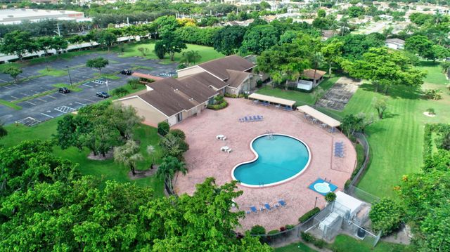 6347 Country Wood Way, Delray Beach, FL 33484