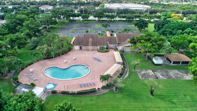 6347 Country Wood Way, Delray Beach, FL 33484