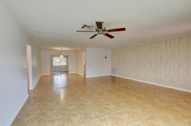 6347 Country Wood Way, Delray Beach, FL 33484