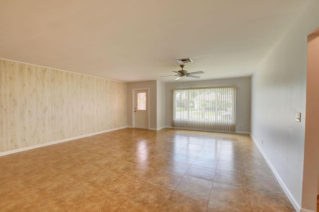 6347 Country Wood Way, Delray Beach, FL 33484