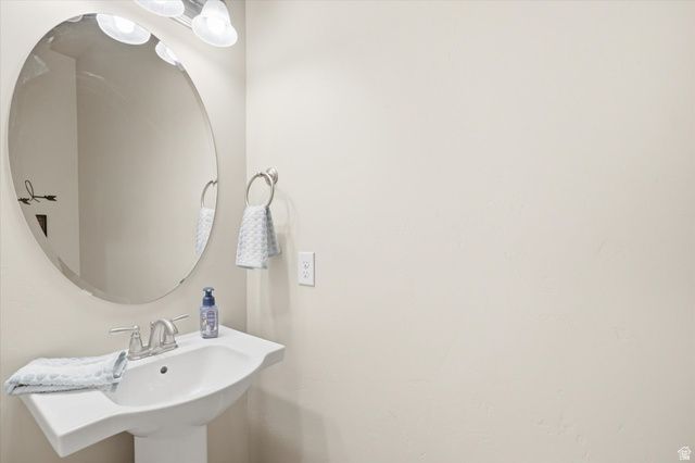 1690 N 60 W, North Ogden, UT 84404