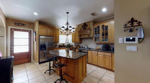 104 Mockingbird Lane, Bridge City, TX 77611