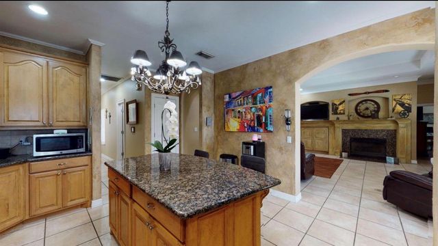 104 Mockingbird Lane, Bridge City, TX 77611