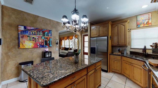 104 Mockingbird Lane, Bridge City, TX 77611