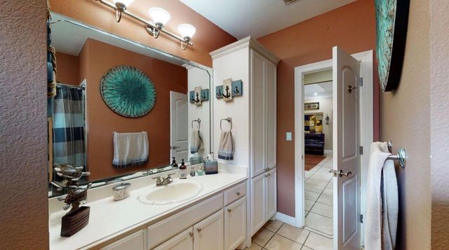 104 Mockingbird Lane, Bridge City, TX 77611