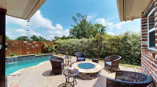 104 Mockingbird Lane, Bridge City, TX 77611