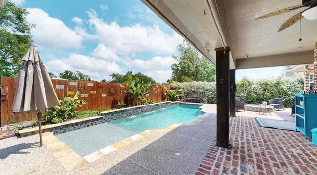 104 Mockingbird Lane, Bridge City, TX 77611