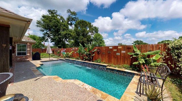 104 Mockingbird Lane, Bridge City, TX 77611