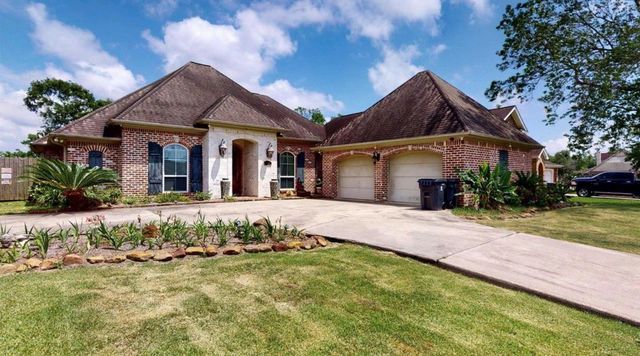 104 Mockingbird Lane, Bridge City, TX 77611