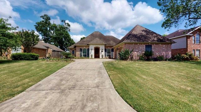 104 Mockingbird Lane, Bridge City, TX 77611