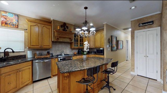 104 Mockingbird Lane, Bridge City, TX 77611