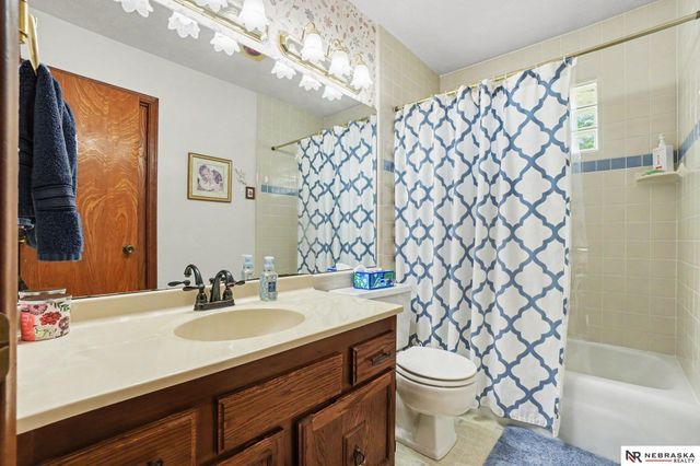 6802 S 81 Street, Ralston, NE 68127