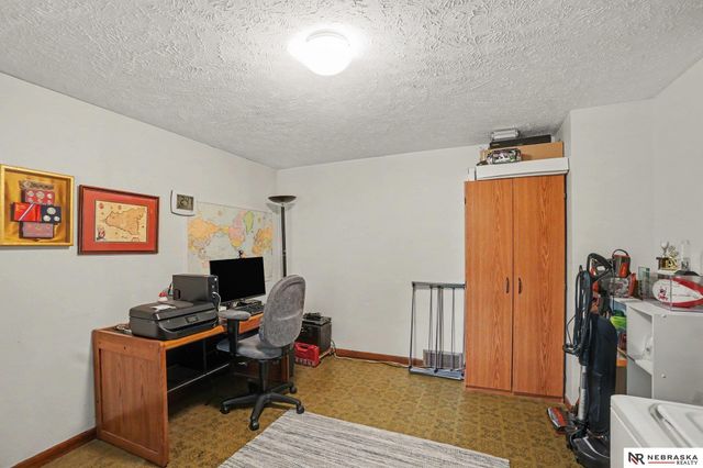 6802 S 81 Street, Ralston, NE 68127