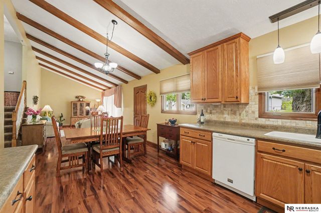 6802 S 81 Street, Ralston, NE 68127