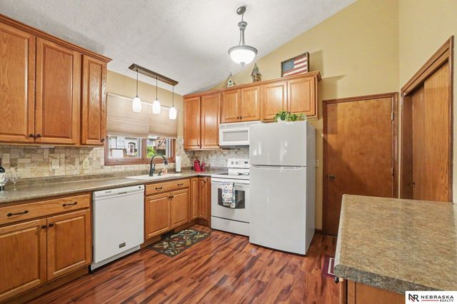 6802 S 81 Street, Ralston, NE 68127