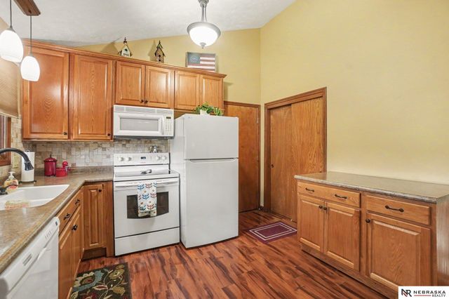 6802 S 81 Street, Ralston, NE 68127