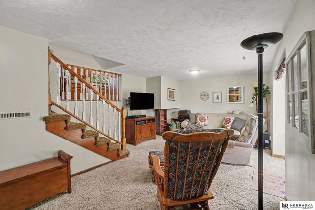 6802 S 81 Street, Ralston, NE 68127