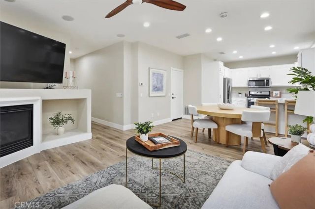 28388 Mayfair, Valencia, CA 91354