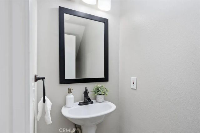 28388 Mayfair, Valencia, CA 91354