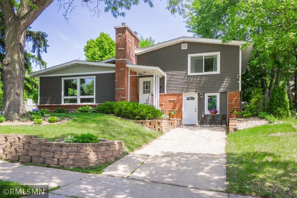 1440 Mcafee Street, Saint Paul, MN 55106
