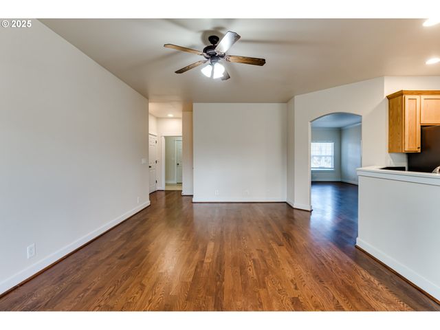 4699 SYMPHONY Dr, Eugene, OR 97404