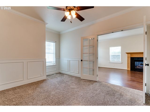 4699 SYMPHONY Dr, Eugene, OR 97404