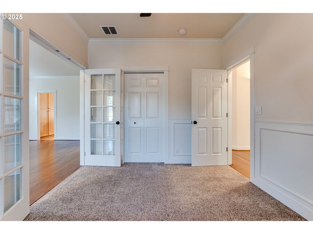 4699 SYMPHONY Dr, Eugene, OR 97404