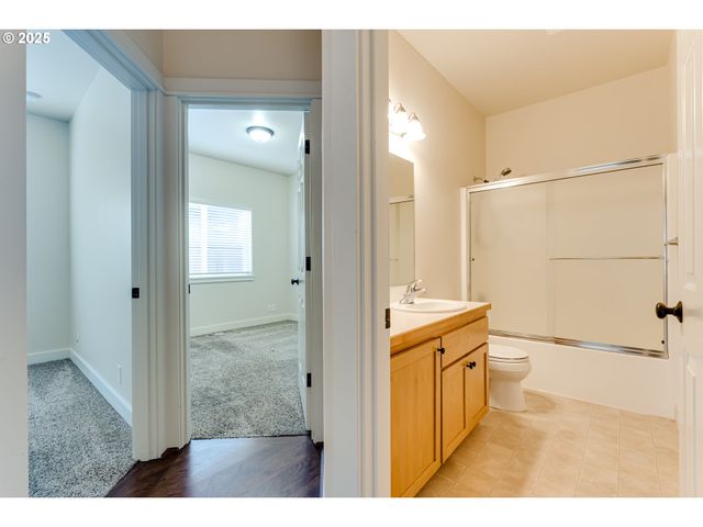 4699 SYMPHONY Dr, Eugene, OR 97404