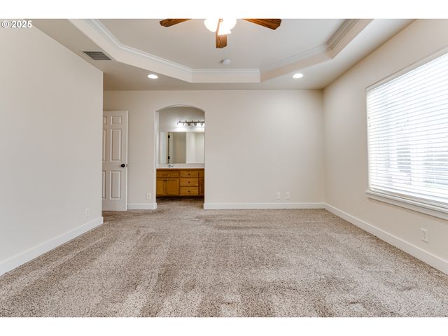 4699 SYMPHONY Dr, Eugene, OR 97404