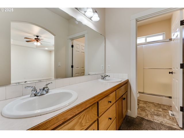 4699 SYMPHONY Dr, Eugene, OR 97404