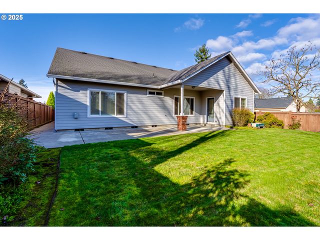 4699 SYMPHONY Dr, Eugene, OR 97404