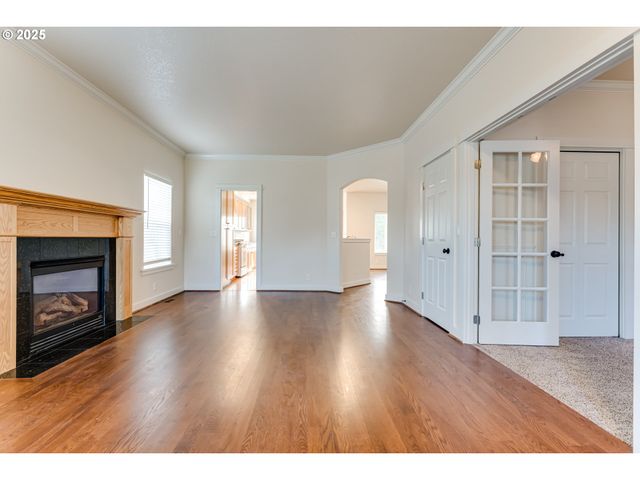 4699 SYMPHONY Dr, Eugene, OR 97404