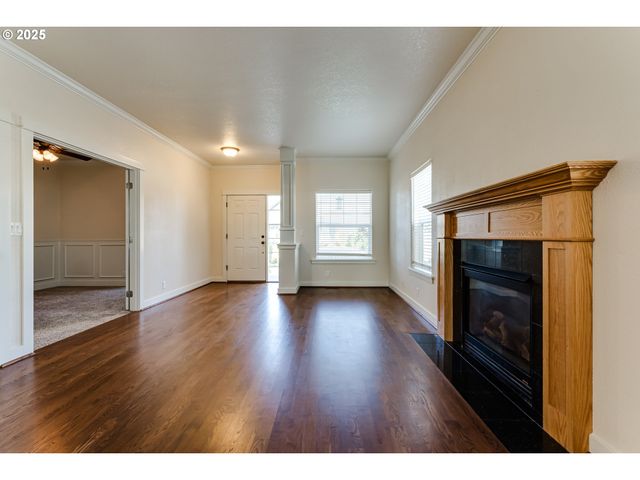 4699 SYMPHONY Dr, Eugene, OR 97404