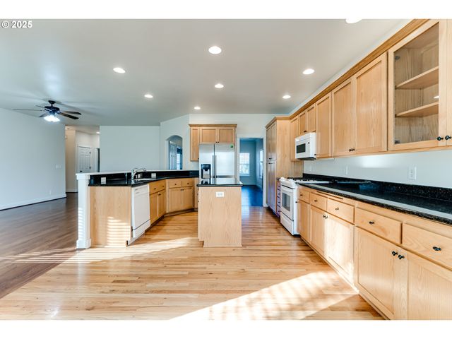 4699 SYMPHONY Dr, Eugene, OR 97404