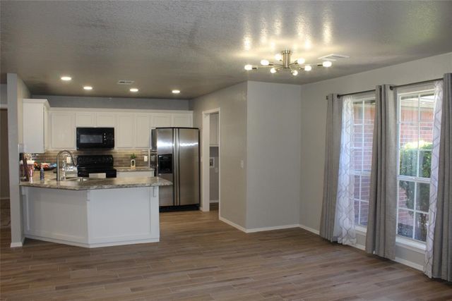 14813 Twelve Oaks Drive, Choctaw, OK 73020