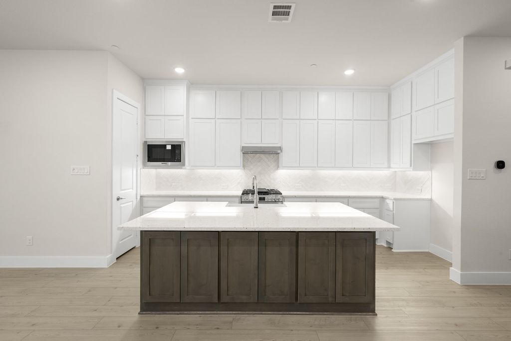 1818 Wittington Place, Farmers Branch, TX 75234