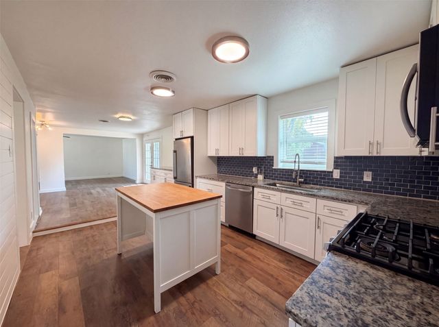 832 Central Drive, Bedford, TX 76022