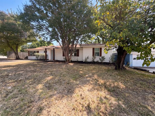 832 Central Drive, Bedford, TX 76022