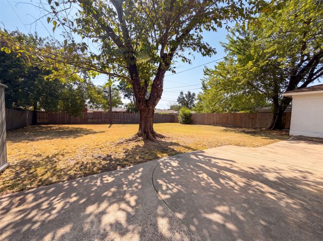 832 Central Drive, Bedford, TX 76022