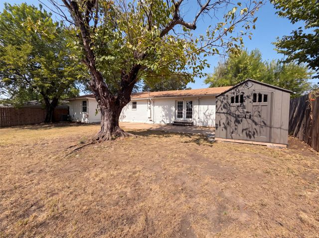 832 Central Drive, Bedford, TX 76022