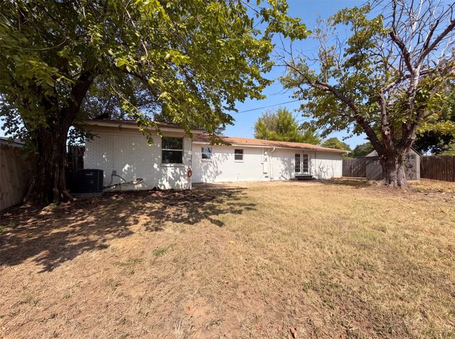 832 Central Drive, Bedford, TX 76022