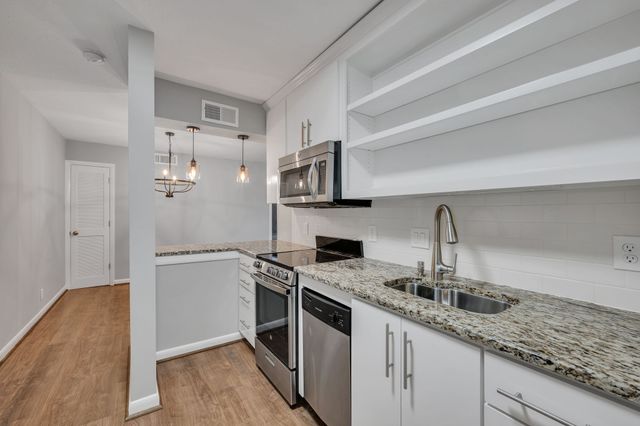 3831 West End Ave Apt 32, Nashville, TN 37205