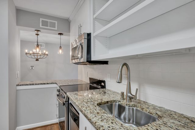 3831 West End Ave Apt 32, Nashville, TN 37205