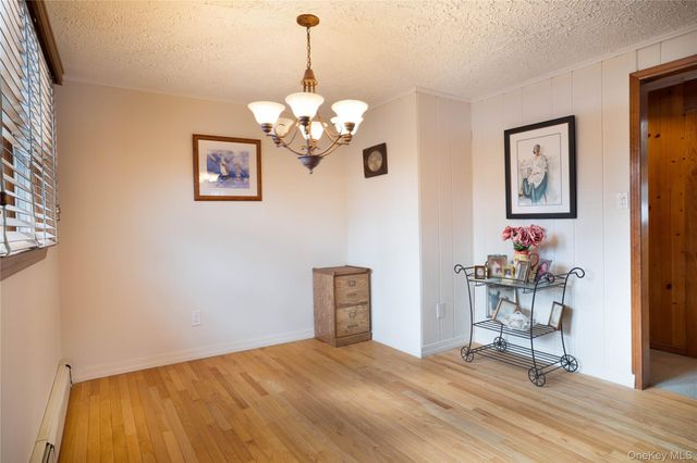 429 Mollie Boulevard, Holbrook, NY 11741