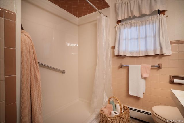 429 Mollie Boulevard, Holbrook, NY 11741