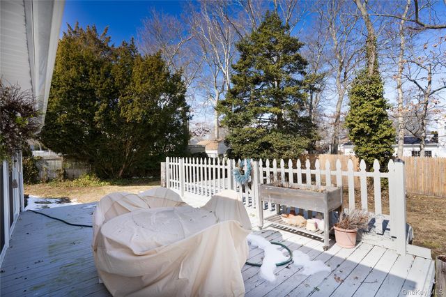 429 Mollie Boulevard, Holbrook, NY 11741